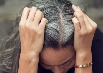 White Hair : जानिए सफेद बाल होने के कारण और प्राकृतिक रूप से इसे रोकने के आसान तरीके | How to Prevent White Hair Naturally